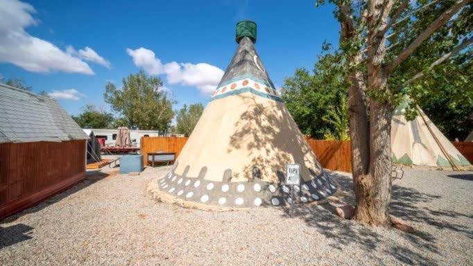 Ok Rv Park Family Tipi Ok1 호텔 모아브 외부 사진