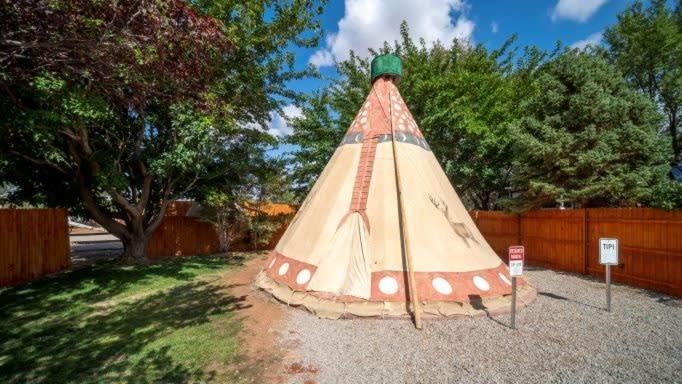 Ok Rv Park Family Tipi Ok1 호텔 모아브 외부 사진