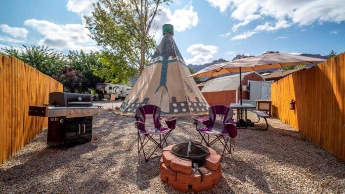 Ok Rv Park Family Tipi Ok1 호텔 모아브 외부 사진