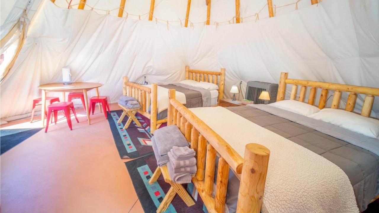 Ok Rv Park Family Tipi Ok1 호텔 모아브 외부 사진