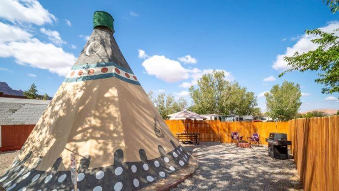Ok Rv Park Family Tipi Ok1 호텔 모아브 외부 사진